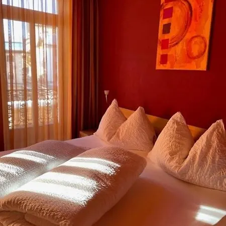 Curuna Pensiun-fruehstueckspension 酒店 施库尔