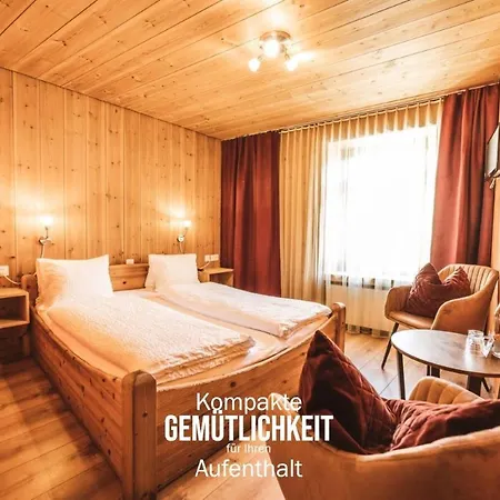 Curuna Pensiun-fruehstueckspension فندق 2*