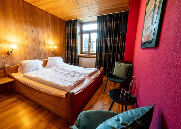 Curuna Pensiun-fruehstueckspension Otel