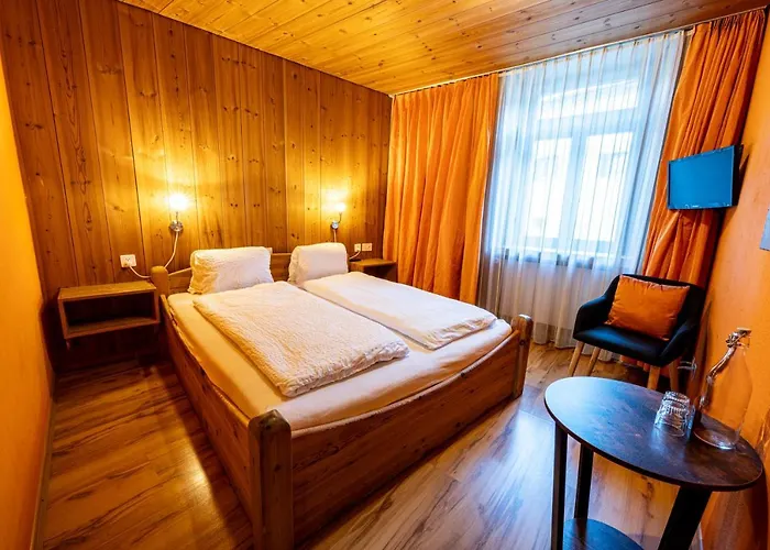 Curuna Pensiun-fruehstueckspension 2* Scuol