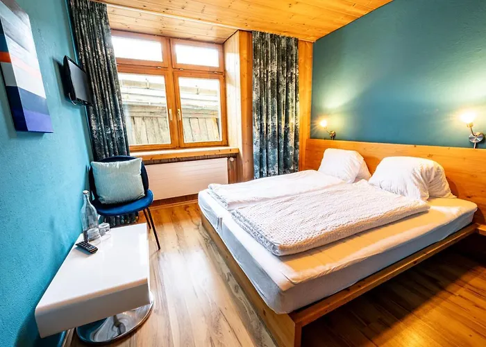 Curuna Pensiun-Fruehstueckspension 2* Scuol