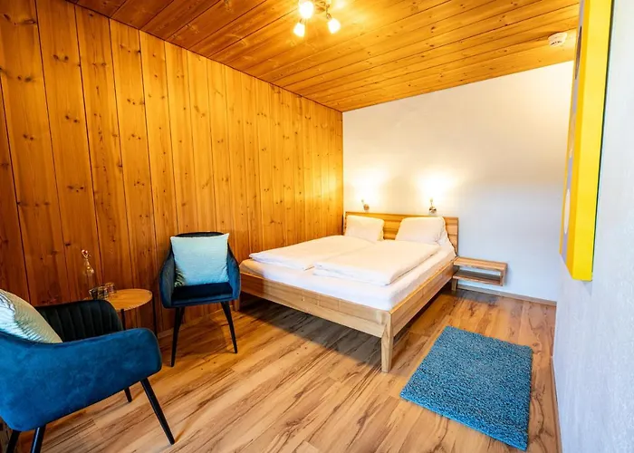 Curuna Pensiun-fruehstueckspension Otel Scuol