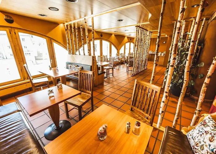 Hotel Curuna Pensiun-Fruehstueckspension Scuol