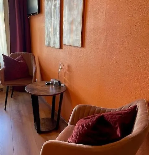 Curuna Pensiun-fruehstueckspension Otel