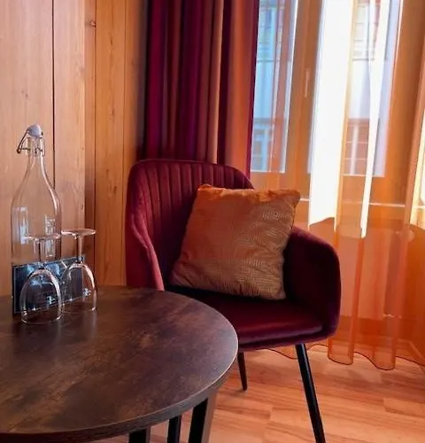 Curuna Pensiun-Fruehstueckspension Hotel 2*