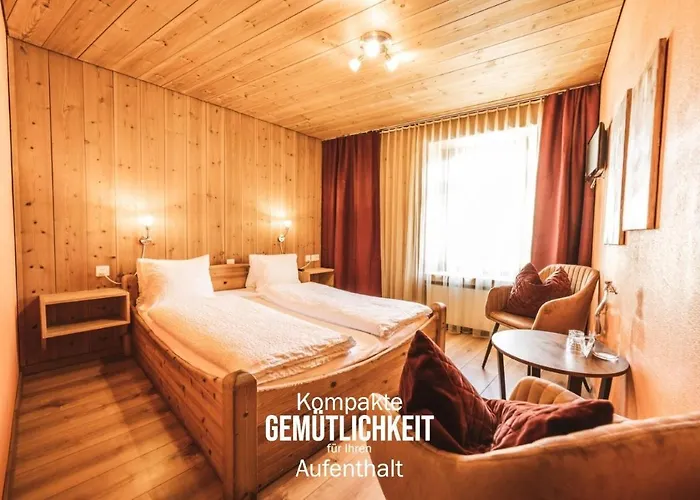 Curuna Pensiun-Fruehstueckspension Hotel 2*