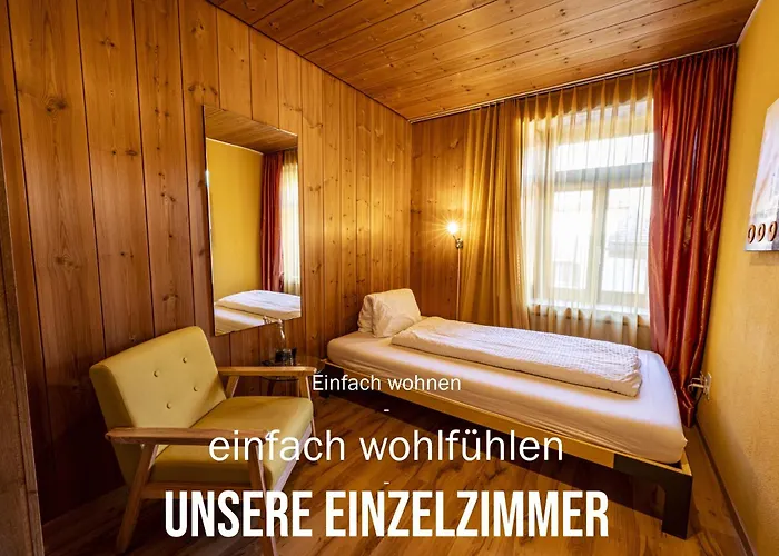 Curuna Pensiun-Fruehstueckspension 2* Scuol