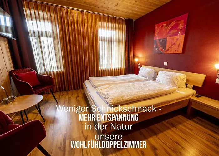 Curuna Pensiun-Fruehstueckspension Hotel