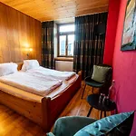Curuna Pensiun-fruehstueckspension Hotel