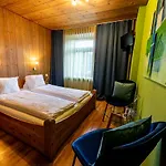 Curuna Pensiun-fruehstueckspension Hotel 2*
