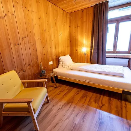 Hotel Curuna Pensiun-fruehstueckspension 2*